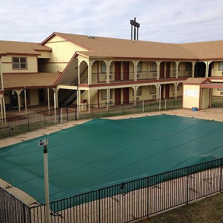 Hometown Inn And Suites Elk City Exterior photo