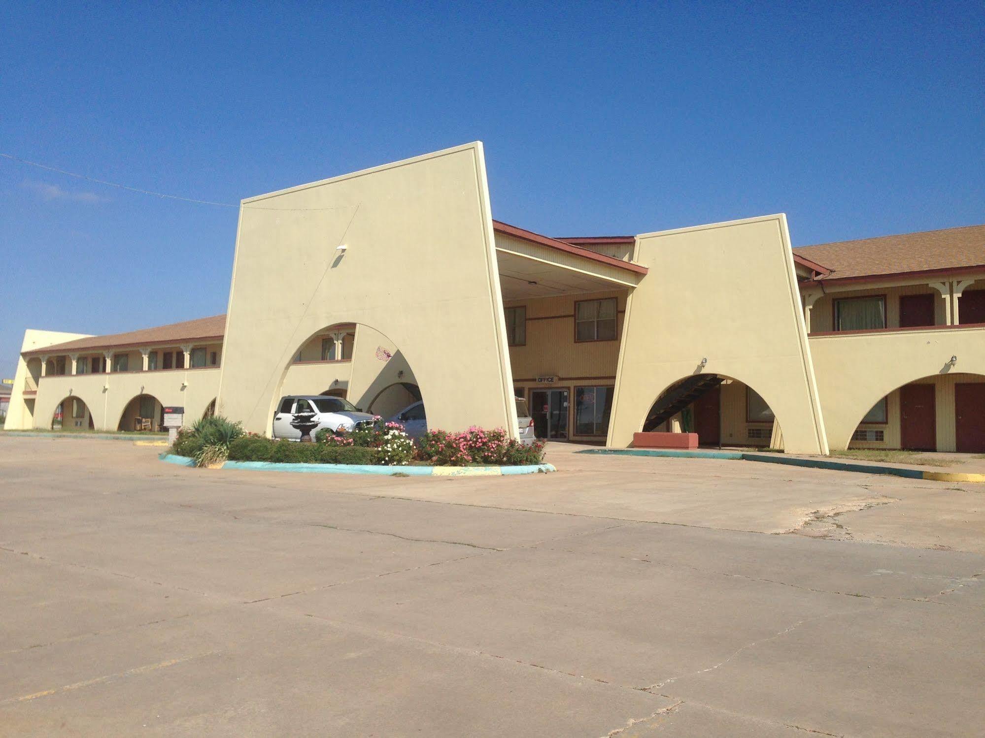 Hometown Inn And Suites Elk City Exterior photo