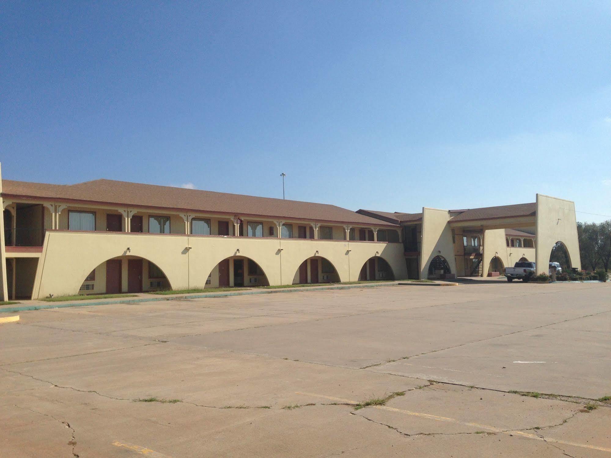 Hometown Inn And Suites Elk City Exterior photo